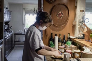 aide-ménagère préparation repas lessive vaisselle